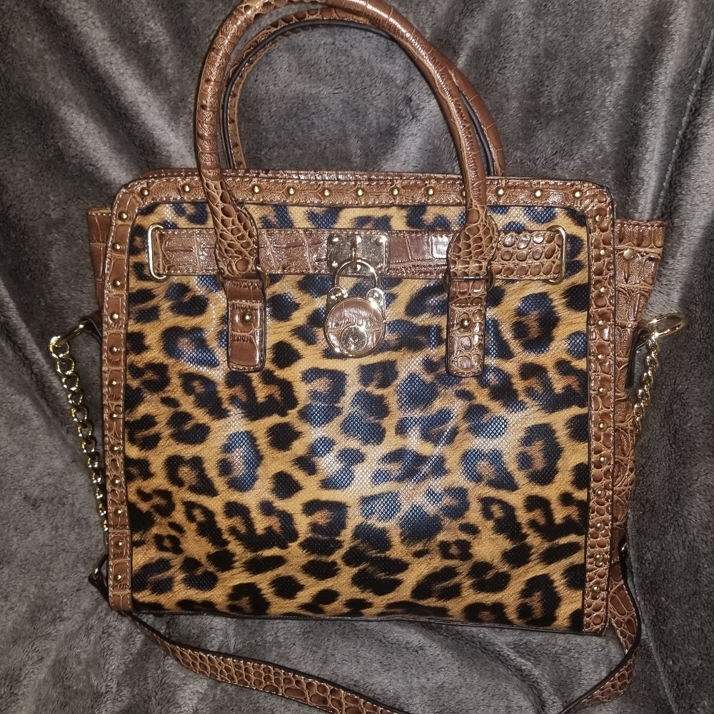 *New bag* Perfect for the holidays!